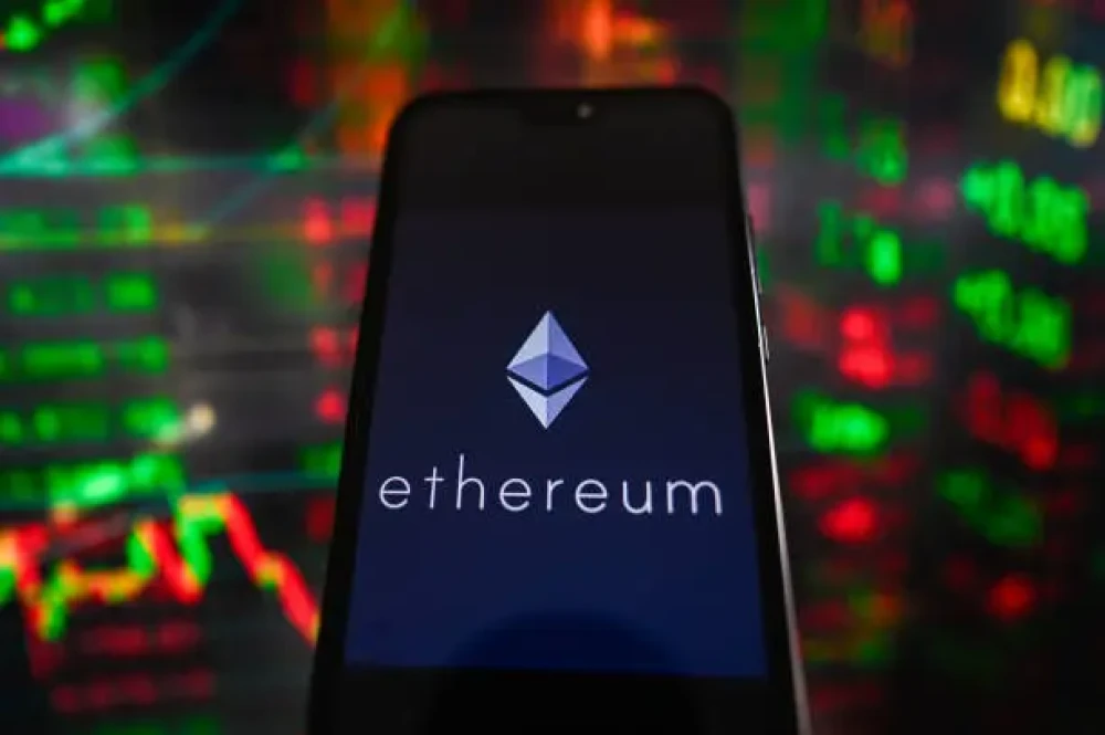 Киты ETH слили $31 млн, риск падения ниже $2 000