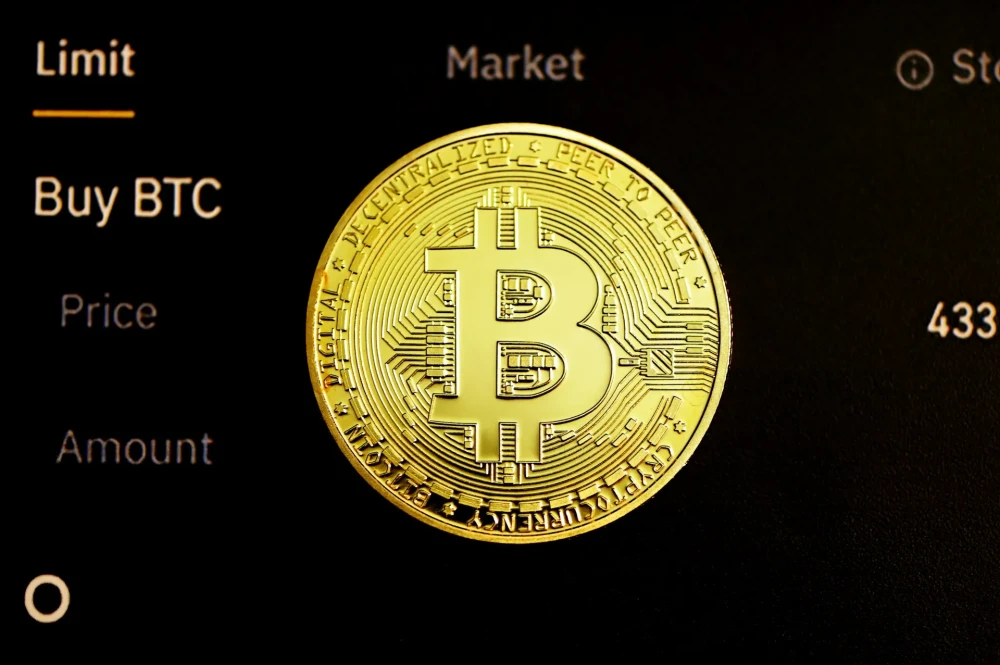 Bitcoin Network Usage Declines Below 365-Day Average in 2025