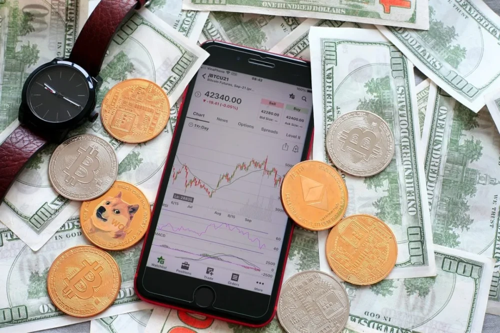 Крипторынок в 2025 году: Биткойн достиг $100,000